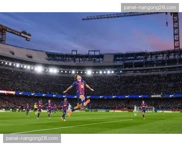 西甲第28轮：巴塞罗那主场2-0领先马略卡，亚马尔、费尔明破门