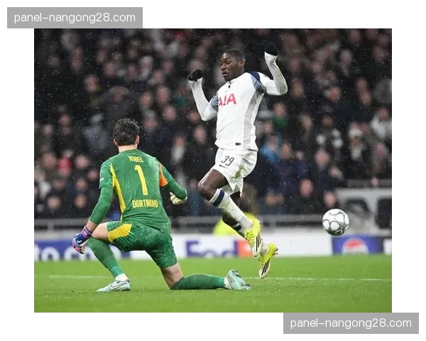 热刺vs伯恩茅斯，罗梅罗上半场即完成5次抢断